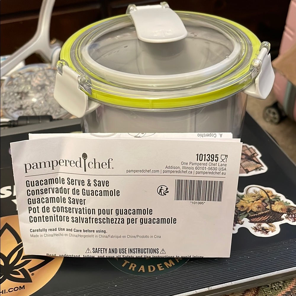 Pampered Chef Guacamole Serve & Save with Lime Green Lid